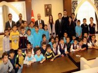 Geziden dönen öğrencilerden Vali Toprak'a ziyaret!