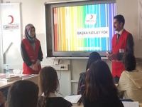 Hakkari Kızılayı öğrencileri bilgilendirdi