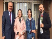 Öğretmenler davul zurna eşliğinde halay çekti