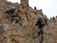 Çukurca'da kayalıklardan düşen asker şehit oldu"