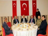 Vali Toprak kanaat önderleri ve muhtarlarla bir araya geldi