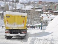 Hakkari'de 3 köy, 8 mezra yolu ulaşıma kapandı