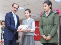 Çukurca’da dereceye giren öğrenciller ödüllendirildi