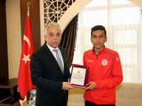 Basketbol il birincileri Vali Toprak'ı ziyaret etti!