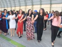 Hakkari'de halaylı mezuniyet töreni!