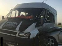 Otomobil ile minibüs çarpıştı: 2 yaralı!