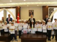 Kamptan gelen öğrenciler'den Vali Toprak'a ziyaret