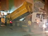 Hakkari’de asfalt çalışması gece’de sürdü