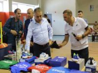Hakkari’de 250 sporcuya malzemesi desteği