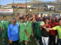 Muhtarlar halı sahada futbol maçı yaptı