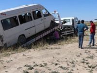 Minibüs şarampole yuvarlandı: 17 yaralı...