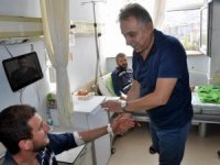Vali Toprak, yaralı asker ve işçileri ziyaret etti