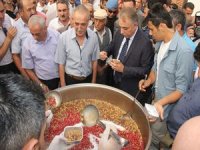Hakkari polisi 2 bin kişiye aşure dağıttı