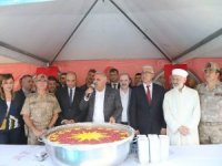 Van'da vatandaşlara aşure ikramı