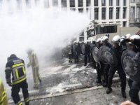 Polis ve itfaiyeciler birbirine girdi