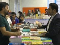 Başkan Gür, Hakkari 1. Kitap fuarını ziyaret etti
