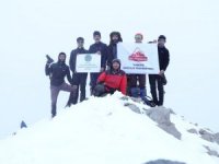 Hakkari dağcıları kürek dağına tırmandılar