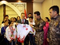 Başarlı sporculardan Vali Akbıyık'a ziyaret