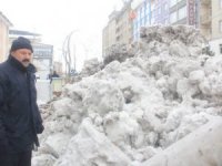 Hakkari’deki kar dağları şehir dışına taşındı