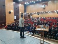 Aile içi iletişim ve gençlik konulu seminer düzenlendi