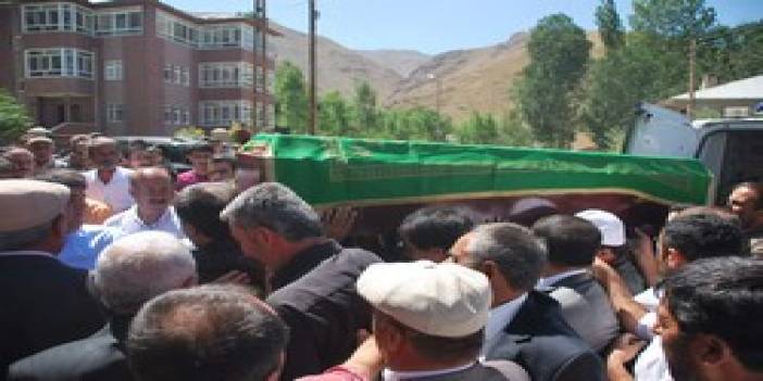 Zeydan binlerce vatandaş tarafından toprağa verildi