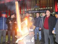 Maaşlarını alamayan işçiler açlık grevine başladı