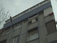Öfkeli koca dehşeti: Karısını balkondan attı