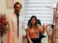 Excimer lazer ile gözlüklerinden kurtuldu