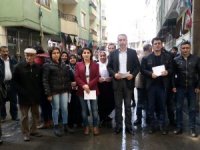 Hakkari HDP bildiri dağıttı...