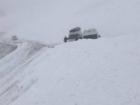 Van-Hakkari karayoluna çığ düştü