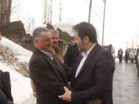 Ak Parti Hakkari’de kar kış dinlemiyor