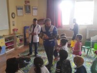 Hakkari'de öğrencilere 'hayvan sevgisi' anlatıldı