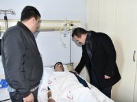 Vali Akbıyık yaralı askerleri ziyaret etti