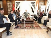 Bölge şampiyonlardan Vali Akbıyık’a ziyaret