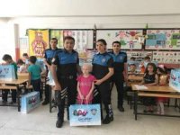 Hakkari polisi öğrencileri unutmadı