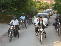 Gelin konvoyuna motosikletler eşlik etti