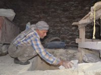 40 yıldır tahıl öğüterek geçimini sağlıyor