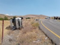 Kaçak göçmenleri taşıyan minibüs takla attı: 8 yaralı