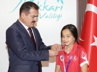 Dünya şampiyonu Tatlı'dan Vali Akıyık'a ziyaret
