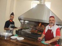 Erzurum’un meşhur cağ kebabı Hakkari’de açıldı