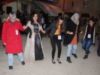 Çankırı’lı öğrenciler sınırda halay çekti