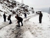 Beytüşşebap'da kar yağışı etkili oluyor