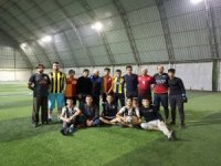 Hakkarili öğrenciler polisle halı saha maçı yaptı