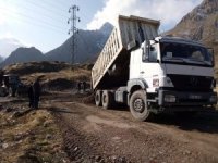 Hakkari belediyesinden stabilize yol çalışması