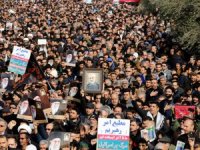 İranlılar intikamı için meydanlara indi