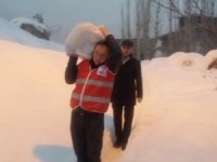 Hakkari’de dar gelirli ailelere yardım eli uzatıldı
