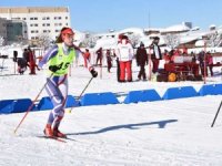 22 ilden 300 kayakçı kıyasıya yarışıyor