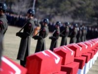 HAKKARİ’DE ŞEHİTLERE SAYGI!