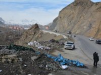 Hakkari-Van karayolu atıklardan temizlendi