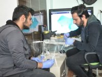 İki kardeş maske üretimine başladı